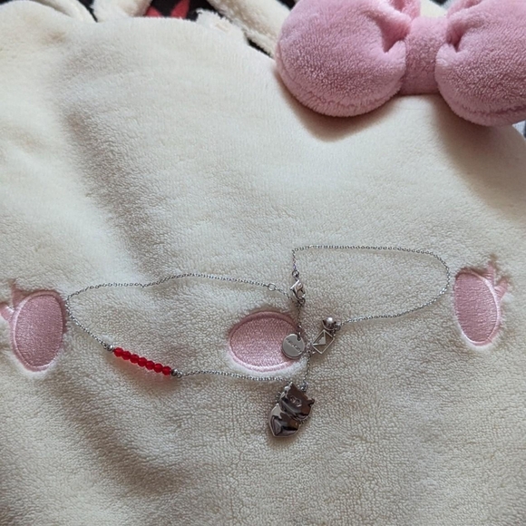 hello kitty x swarovski necklace hello kitty holding heart design Mail - Picture 4 of 4